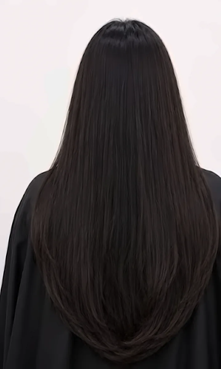 Straight cut at Glow Beauty Salon Kasur