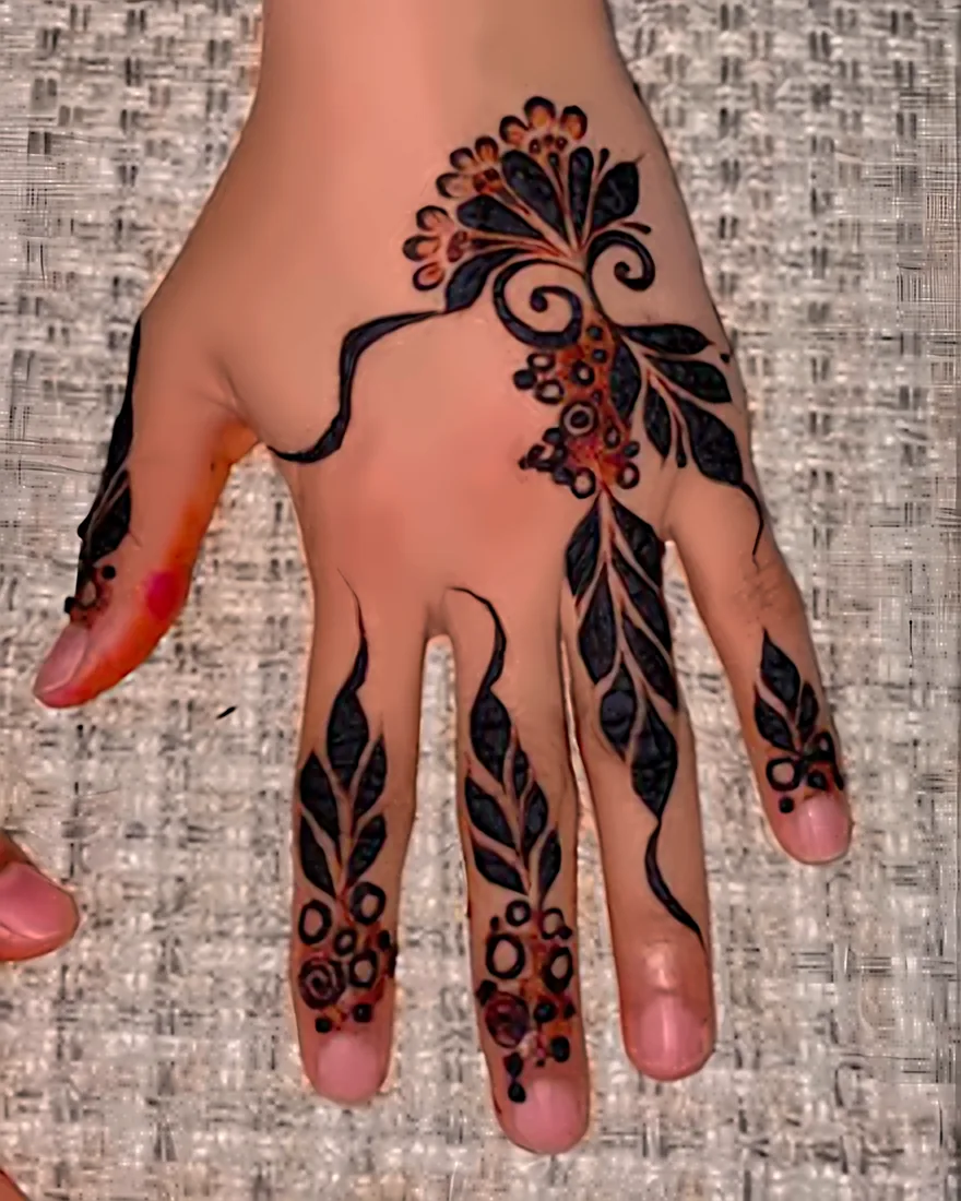 Arabic mehndi at Glow Beauty Salon Kasur