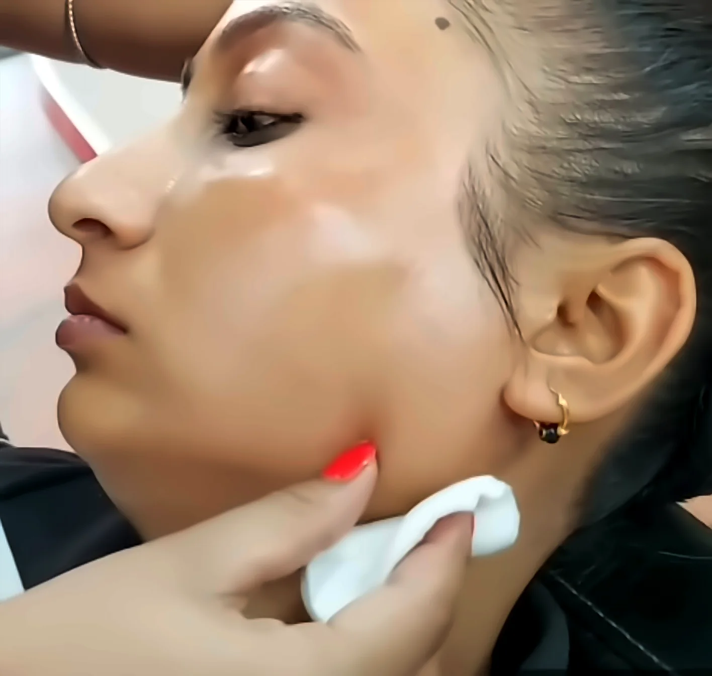 After-wax clean-up at Glow Beauty Salon Kasur